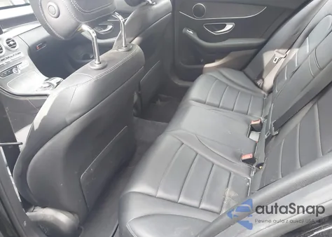 2016 Mercedes-Benz C 300 4Matic z USA, uszkodzony, nr VIN 55SWF4KB4GU157975